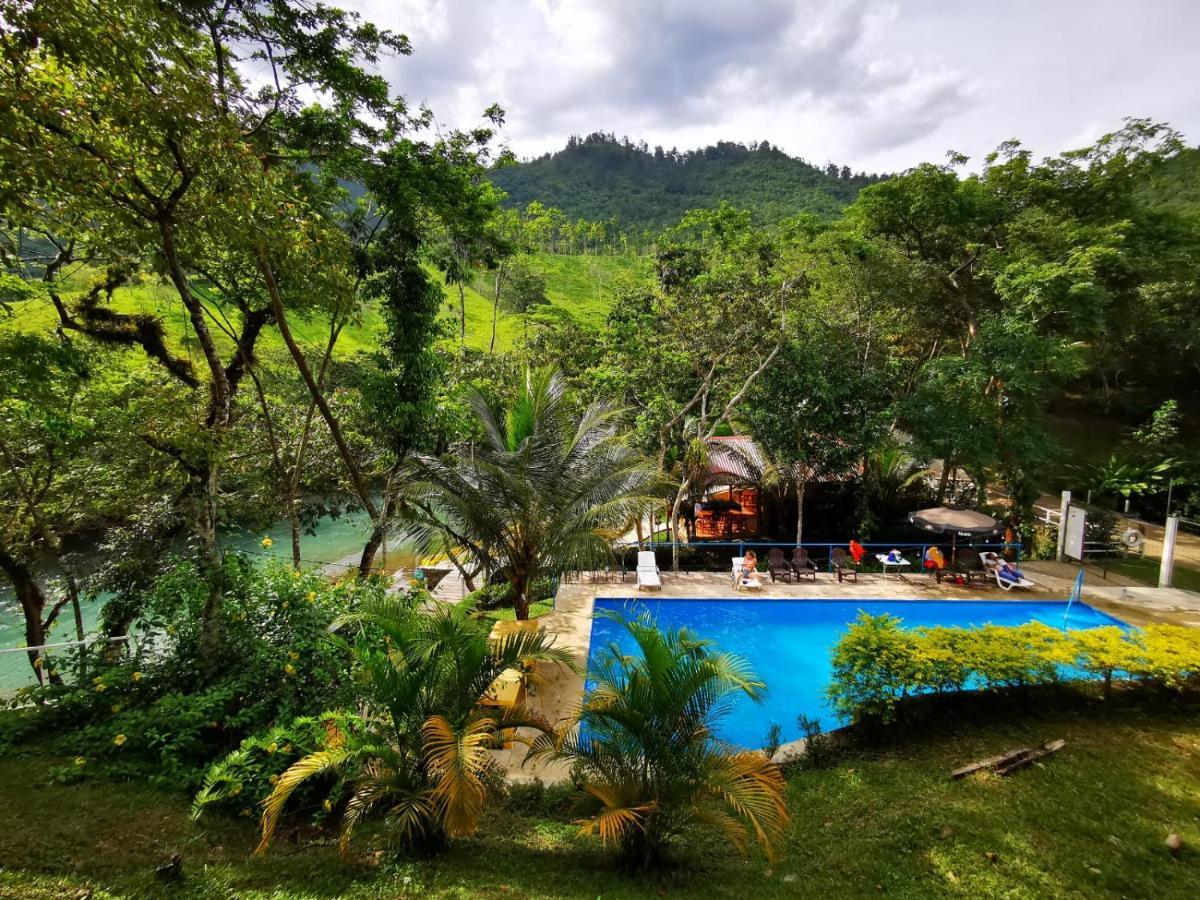 Oasis The Traveler Hostel Lanquin Luaran gambar