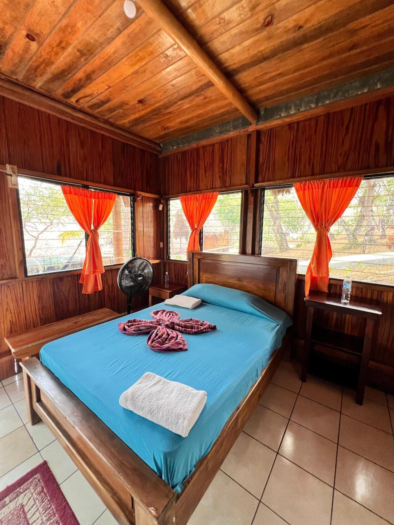 Oasis The Traveler Hostel Lanquin Luaran gambar