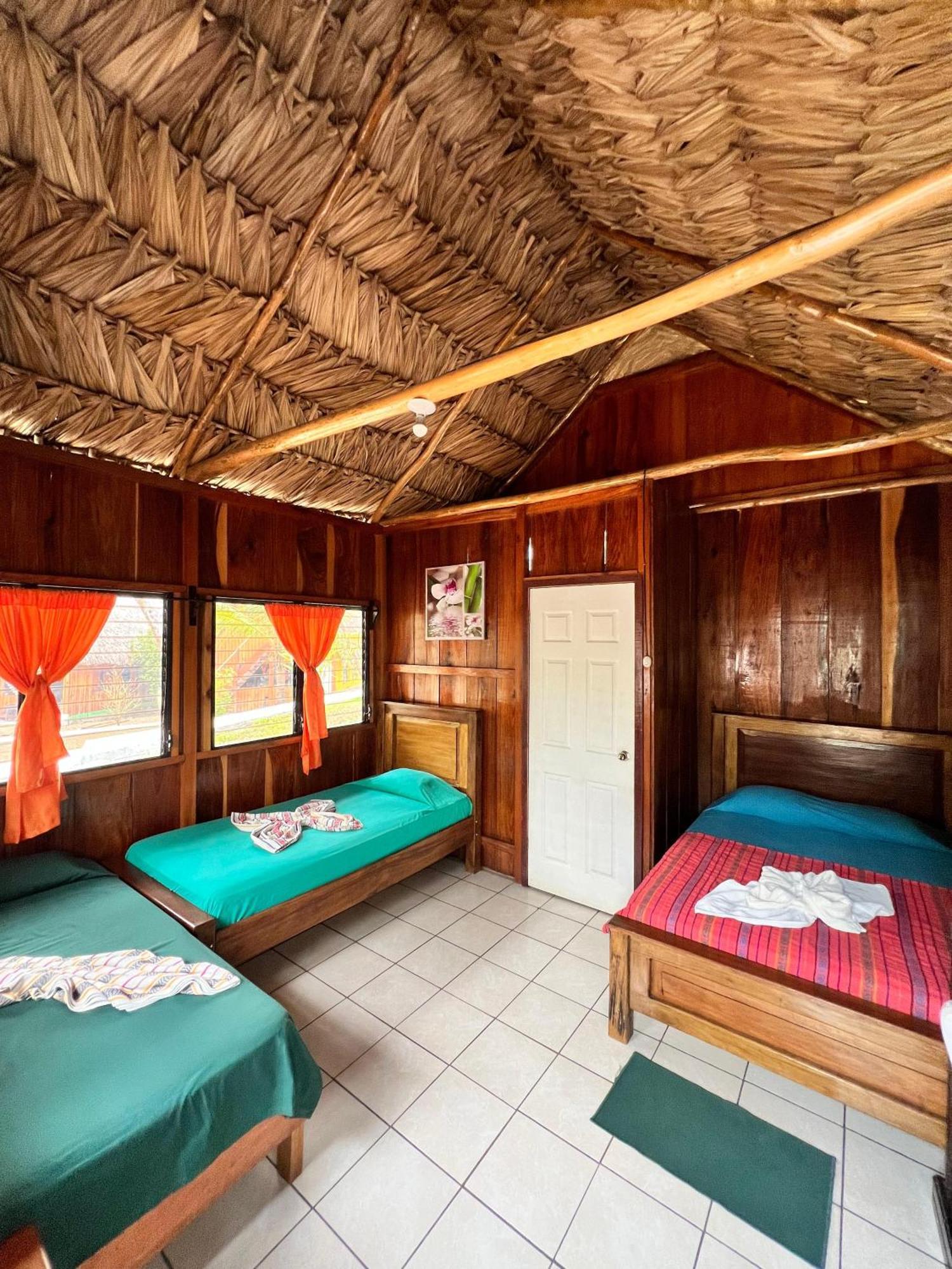 Oasis The Traveler Hostel Lanquin Luaran gambar