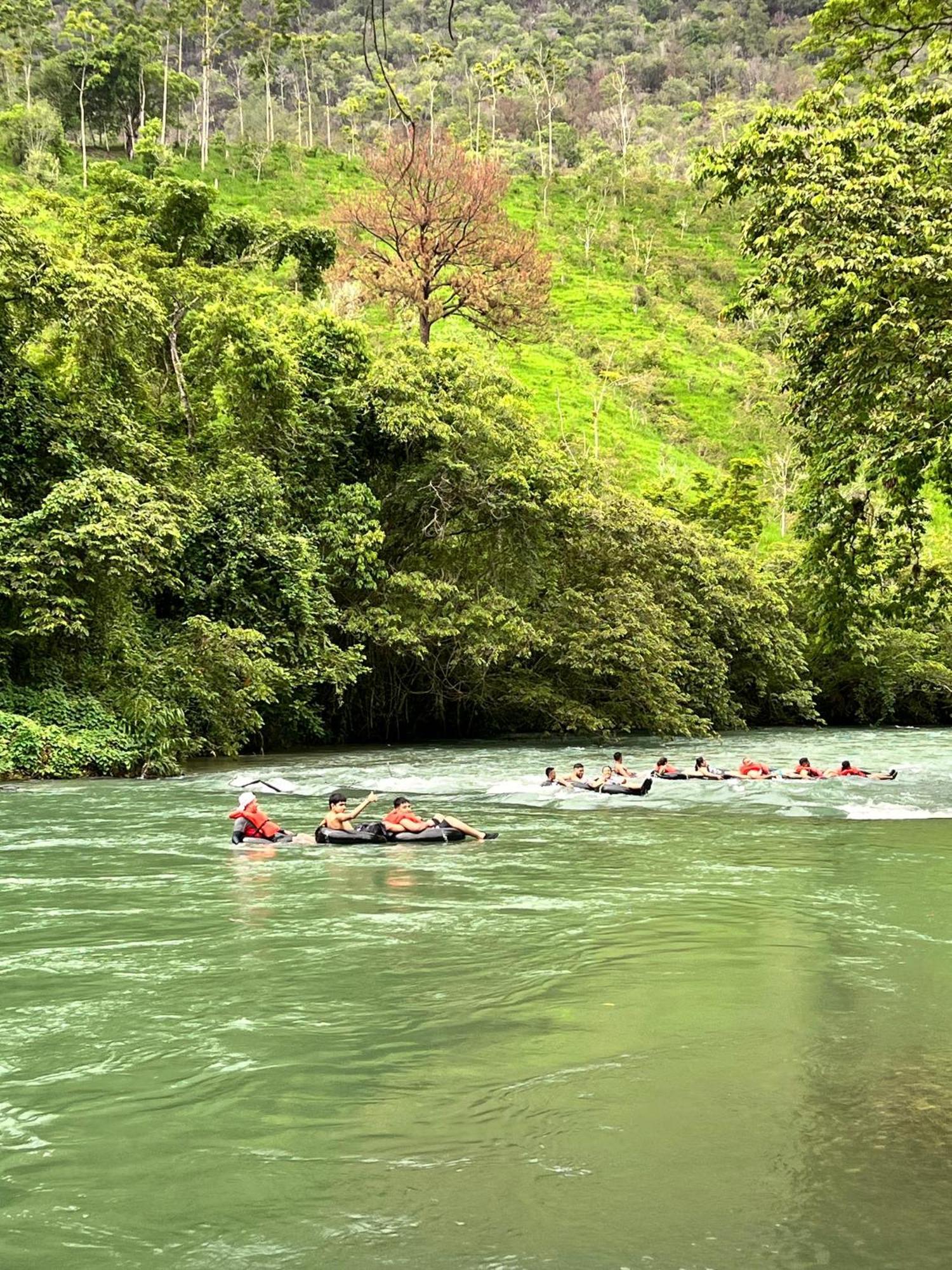 Oasis The Traveler Hostel Lanquin Luaran gambar