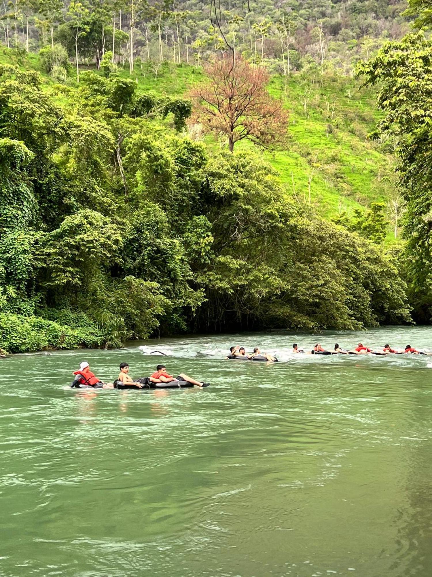 Oasis The Traveler Hostel Lanquin Luaran gambar