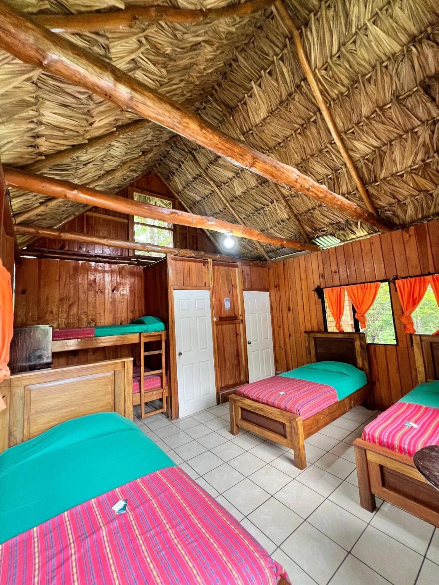 Oasis The Traveler Hostel Lanquin Luaran gambar