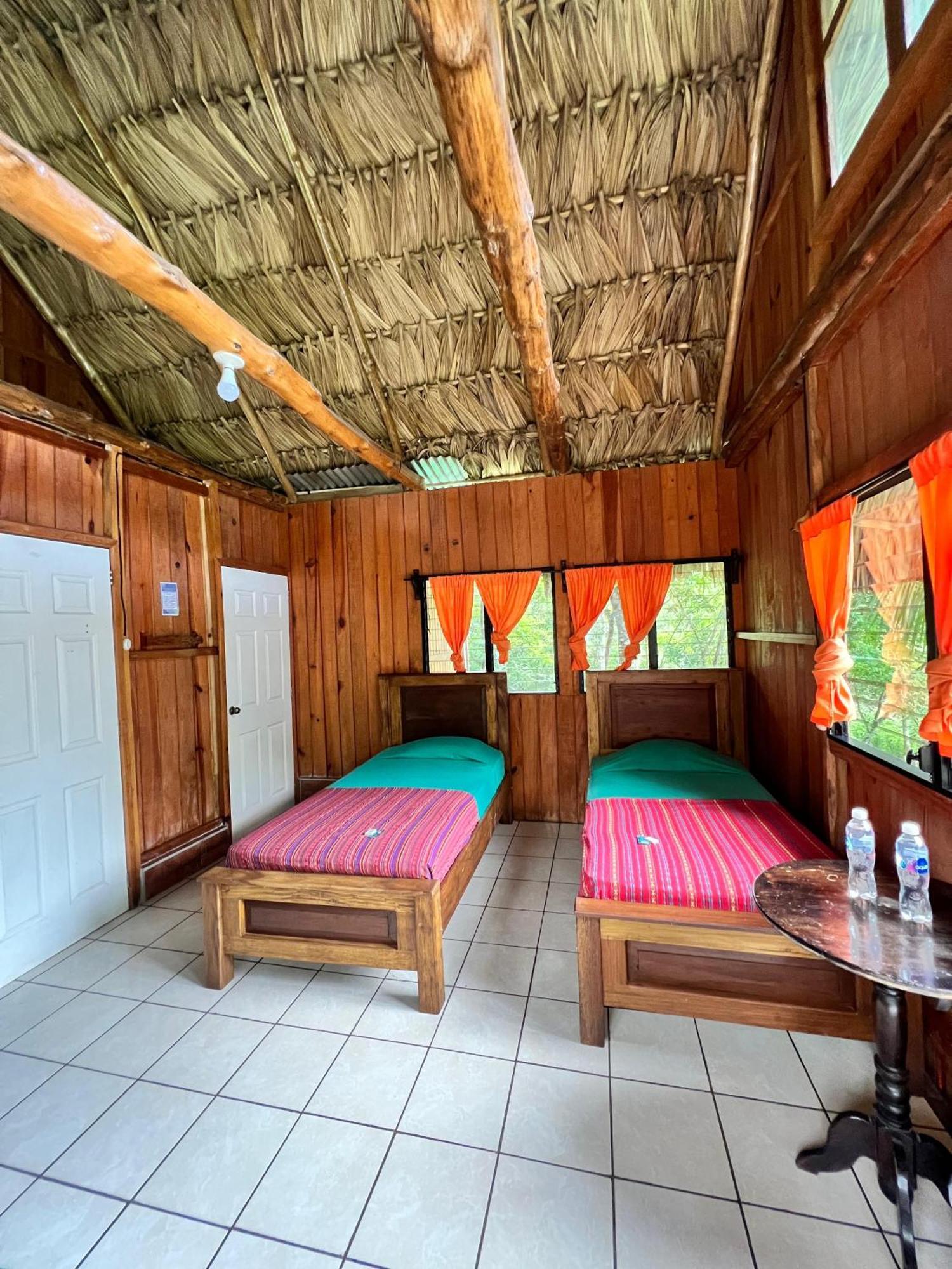 Oasis The Traveler Hostel Lanquin Luaran gambar