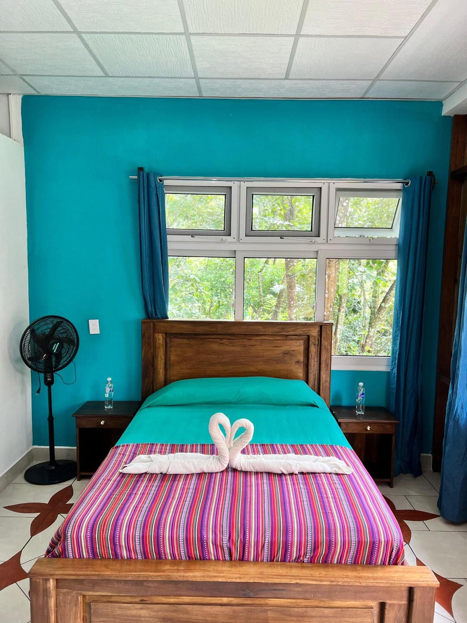Oasis The Traveler Hostel Lanquin Luaran gambar
