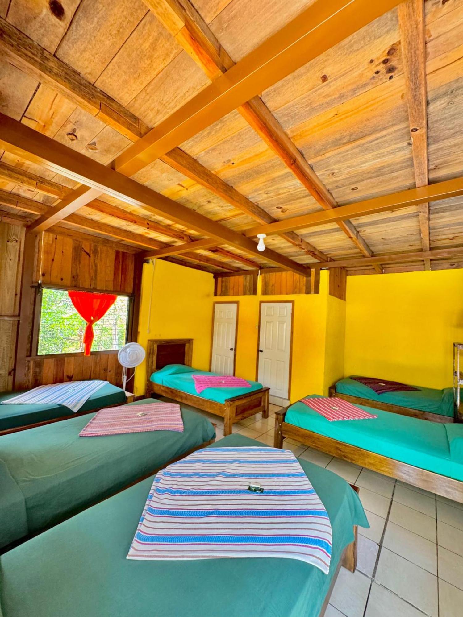 Oasis The Traveler Hostel Lanquin Luaran gambar