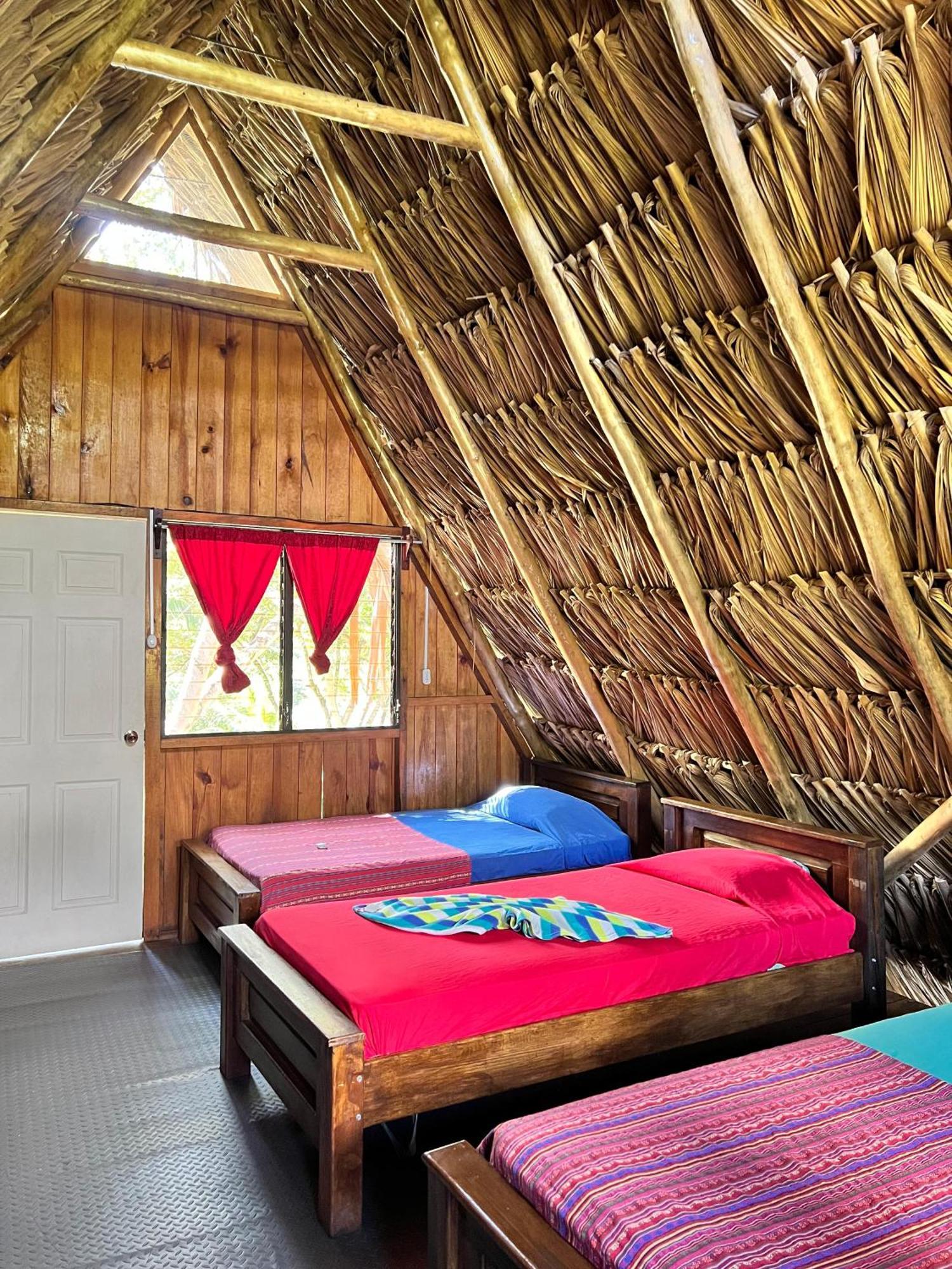 Oasis The Traveler Hostel Lanquin Luaran gambar