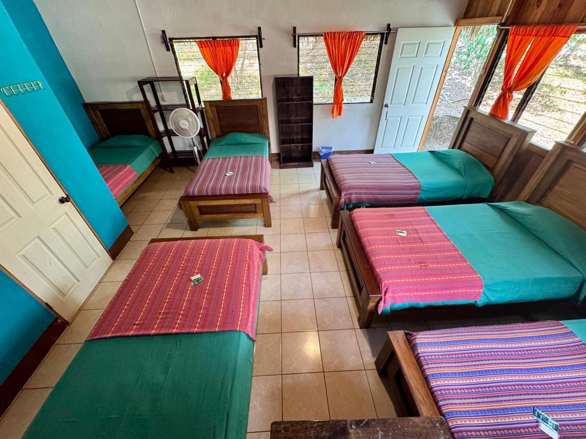 Oasis The Traveler Hostel Lanquin Luaran gambar